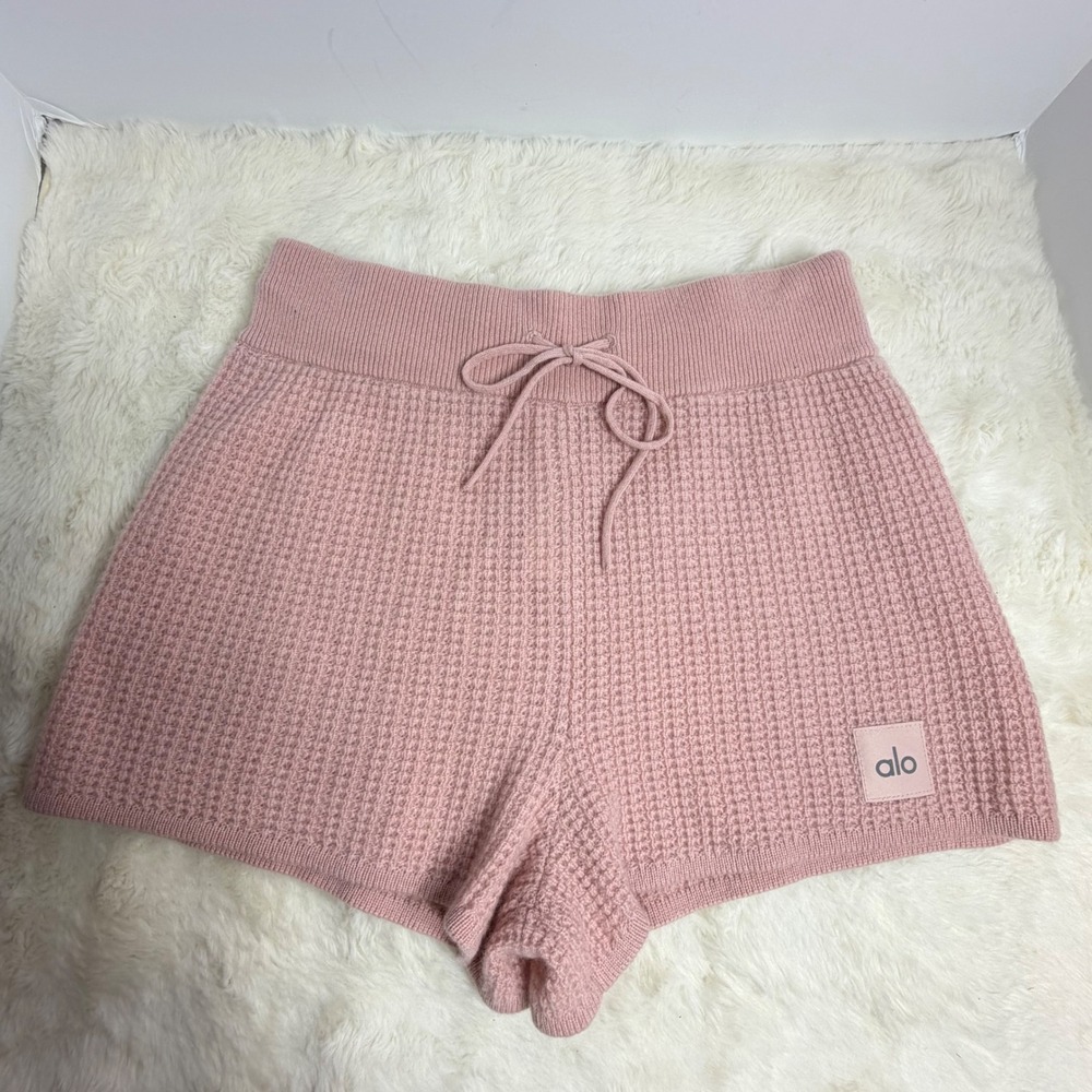 Alo Yoga Cashmere High-Waist Plush Waffle Knit Shorts Soft Pink Quartz Small